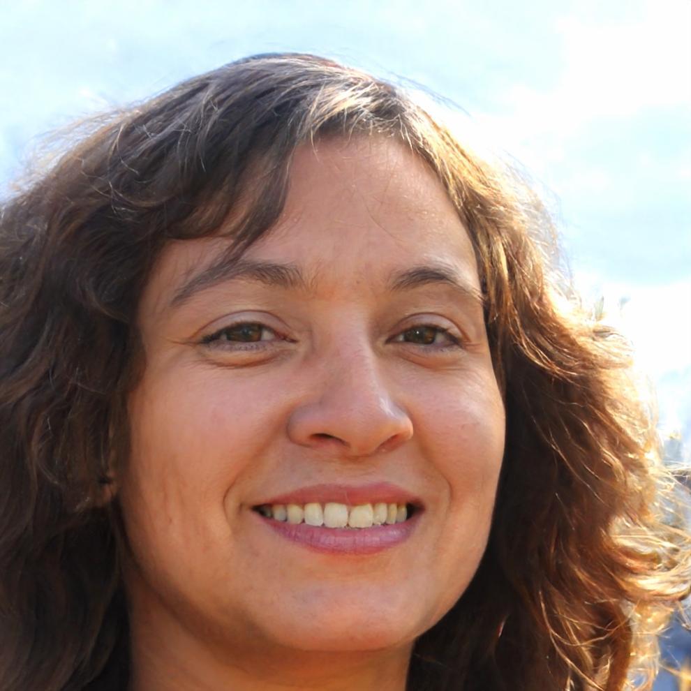 Portrait professionnel d'Émilie Fontaine, spécialiste SEO et stratégie de contenu